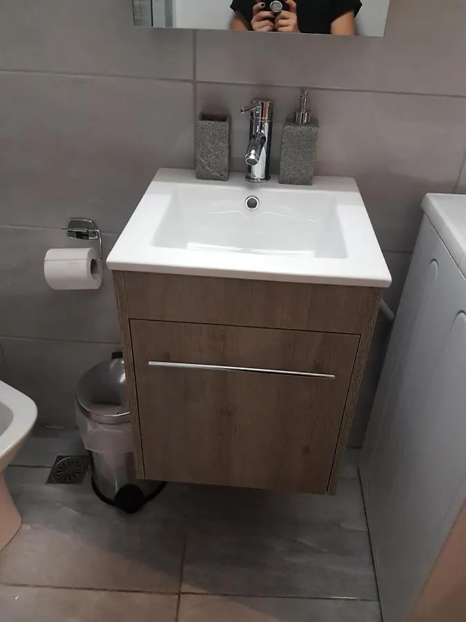 סלוניקי Fenia'S Apartment 0*,